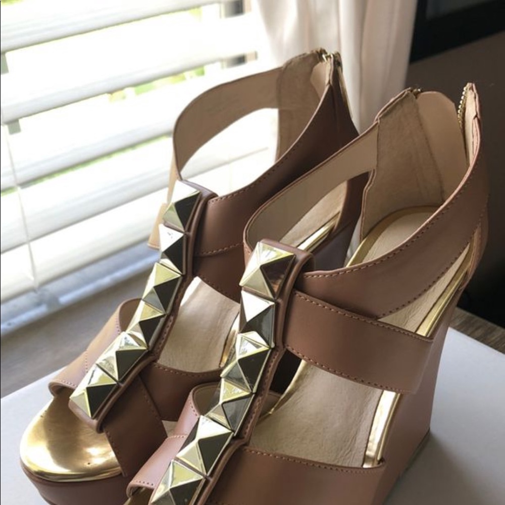 Shoes - Picture 3 of 4